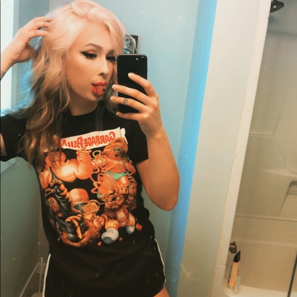 Meet your Posher, Liz - Picture 2 of 2